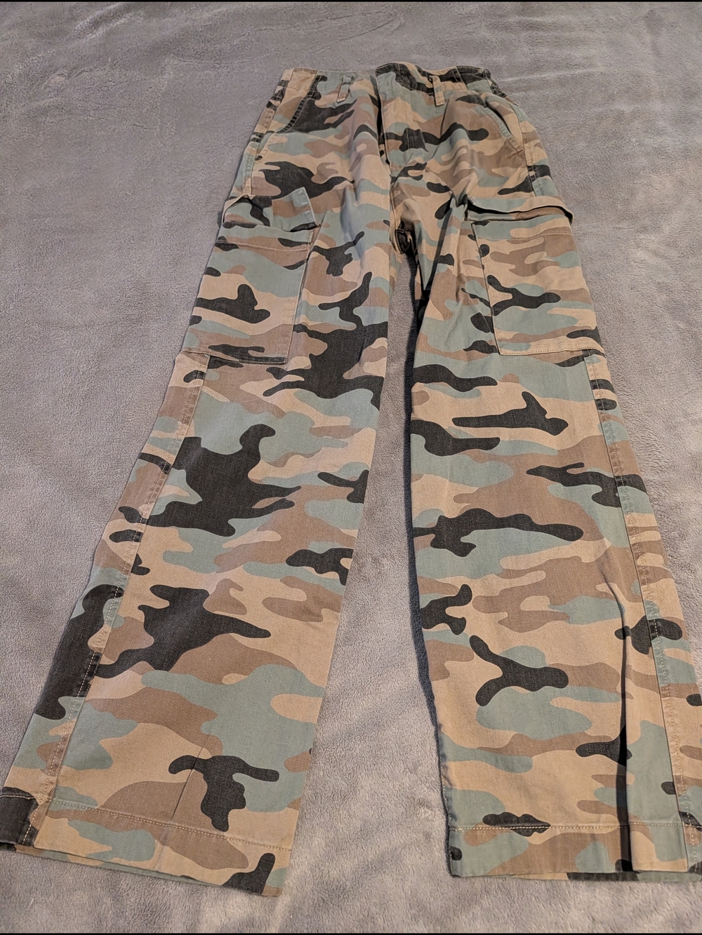 GAP Loose Khaki Cargo Pants - Olive and Tan